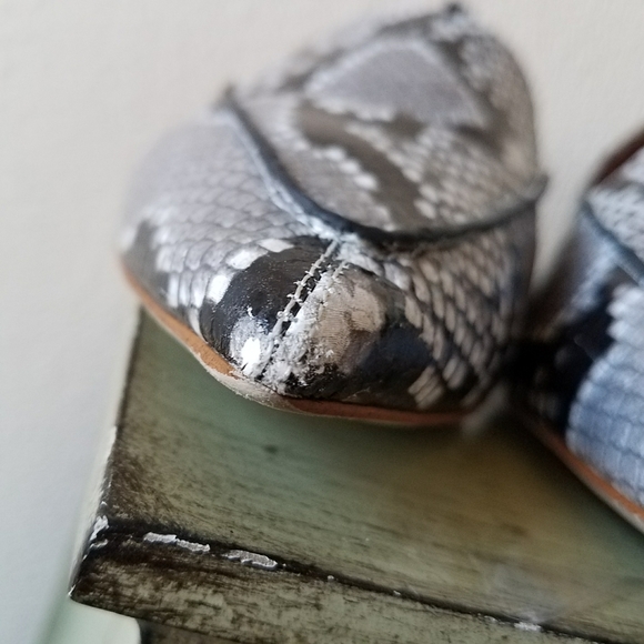 JEFFREY CAMPBELL VIONA LOAFER GREY SNAKE PRINT - Picture 13 of 15